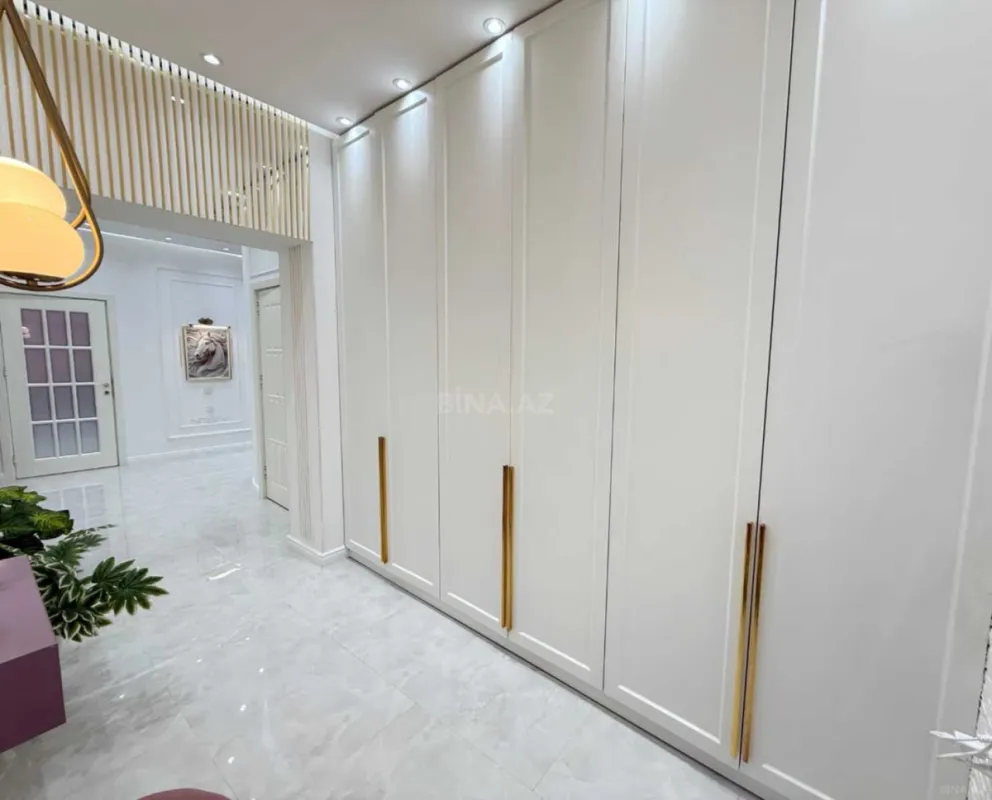 Satılır 3 otaqlı mənzil 127 m²