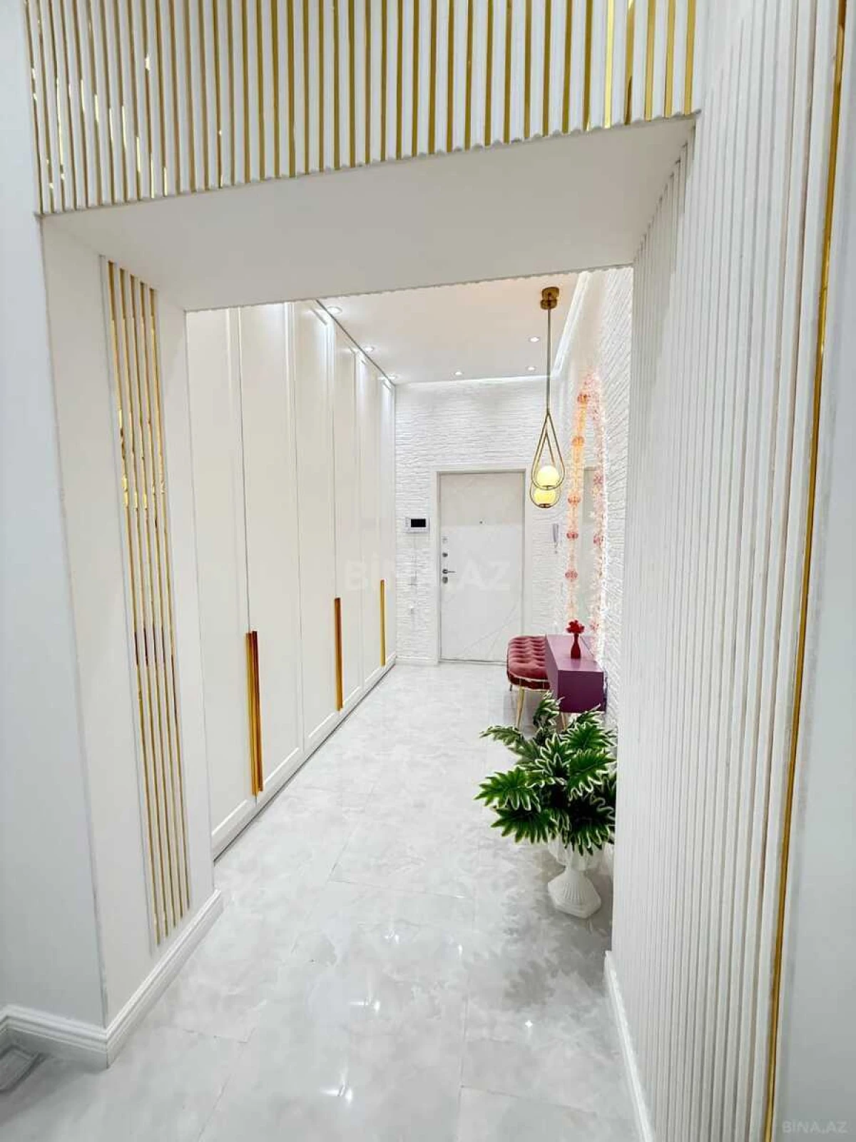 Satılır 3 otaqlı mənzil 127 m²