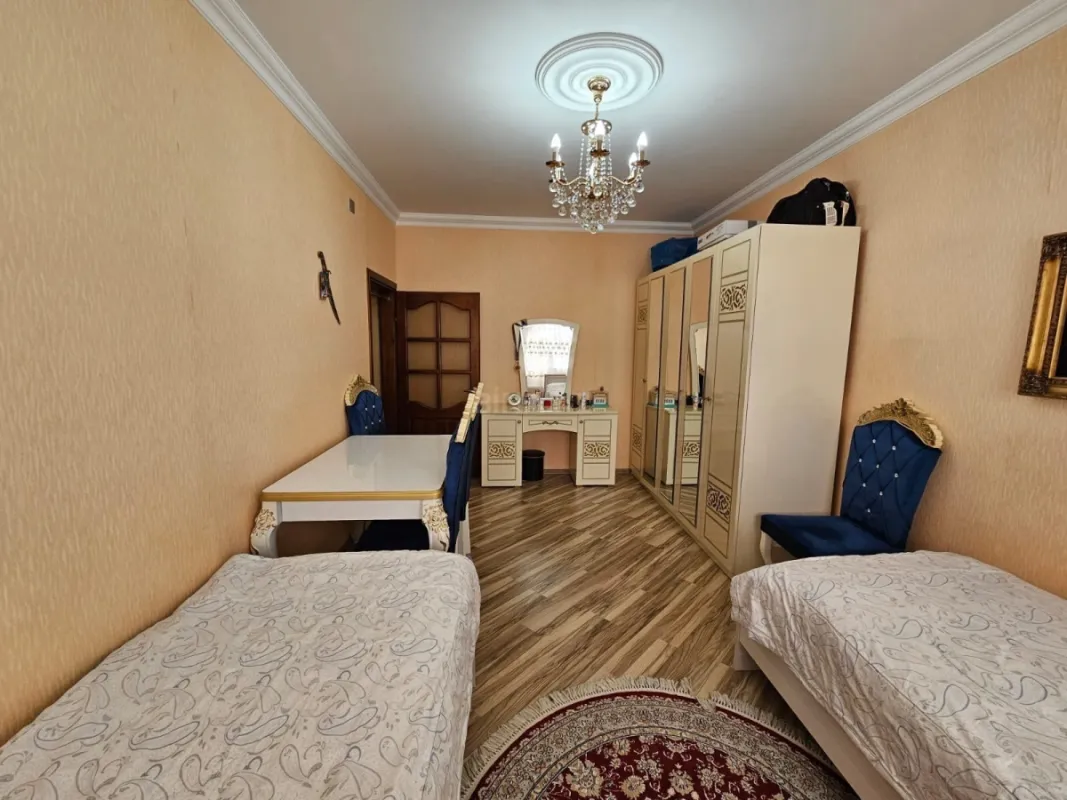 Satılır 5 otaqlı mənzil 120 m²