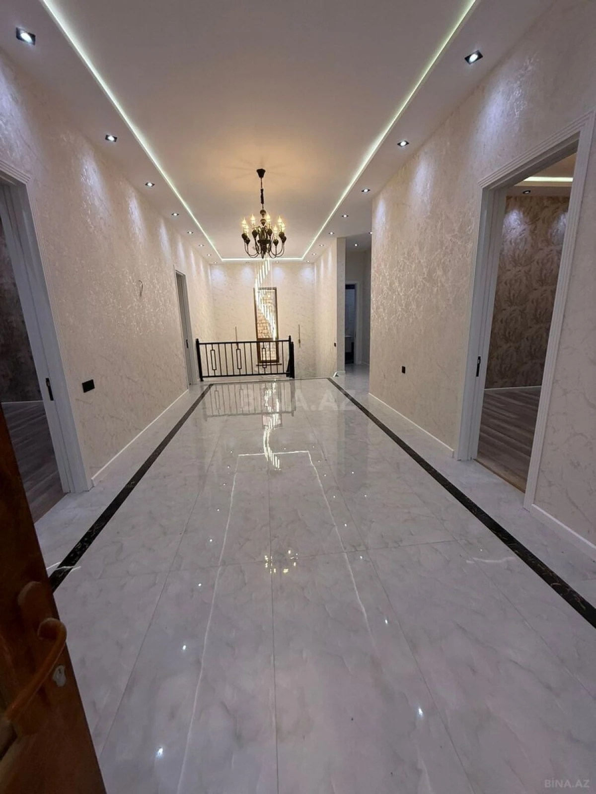 Satılır 6 otaqlı həyət evi 300 m²