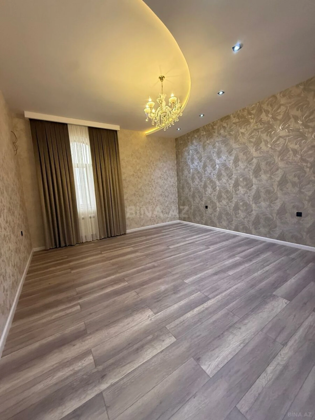 Satılır 6 otaqlı həyət evi 300 m²
