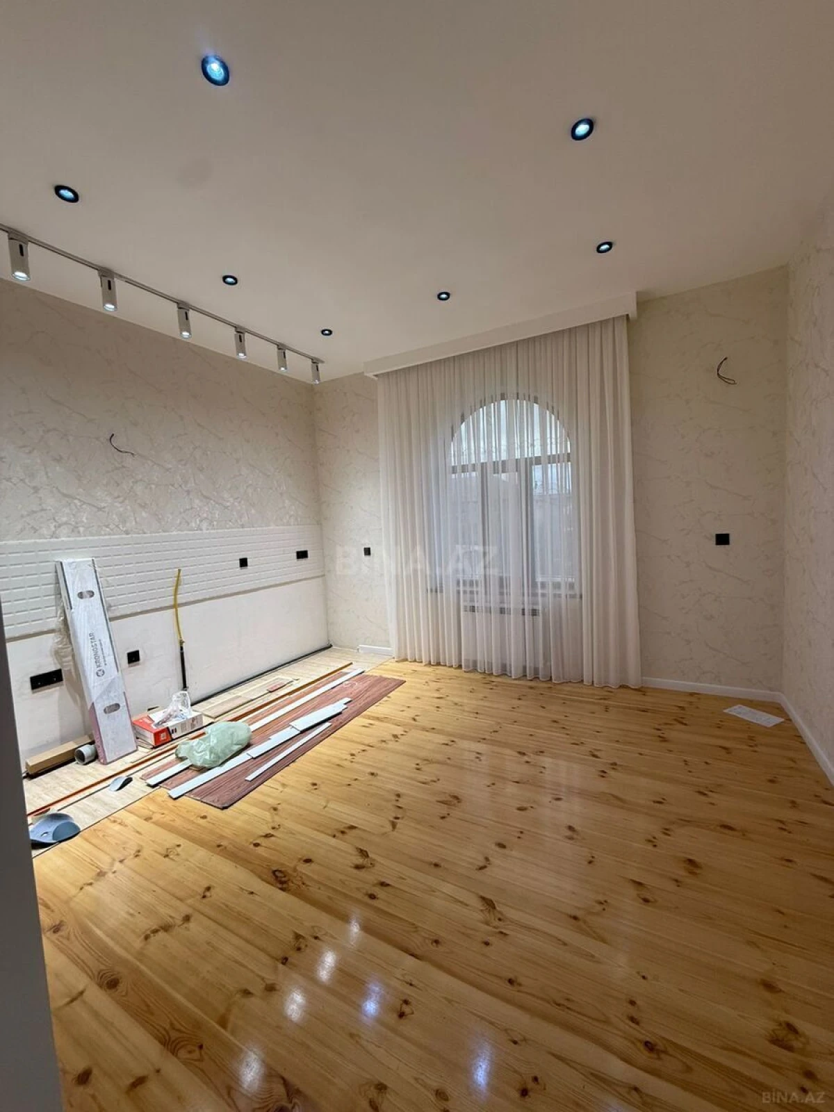 Satılır 6 otaqlı həyət evi 300 m²