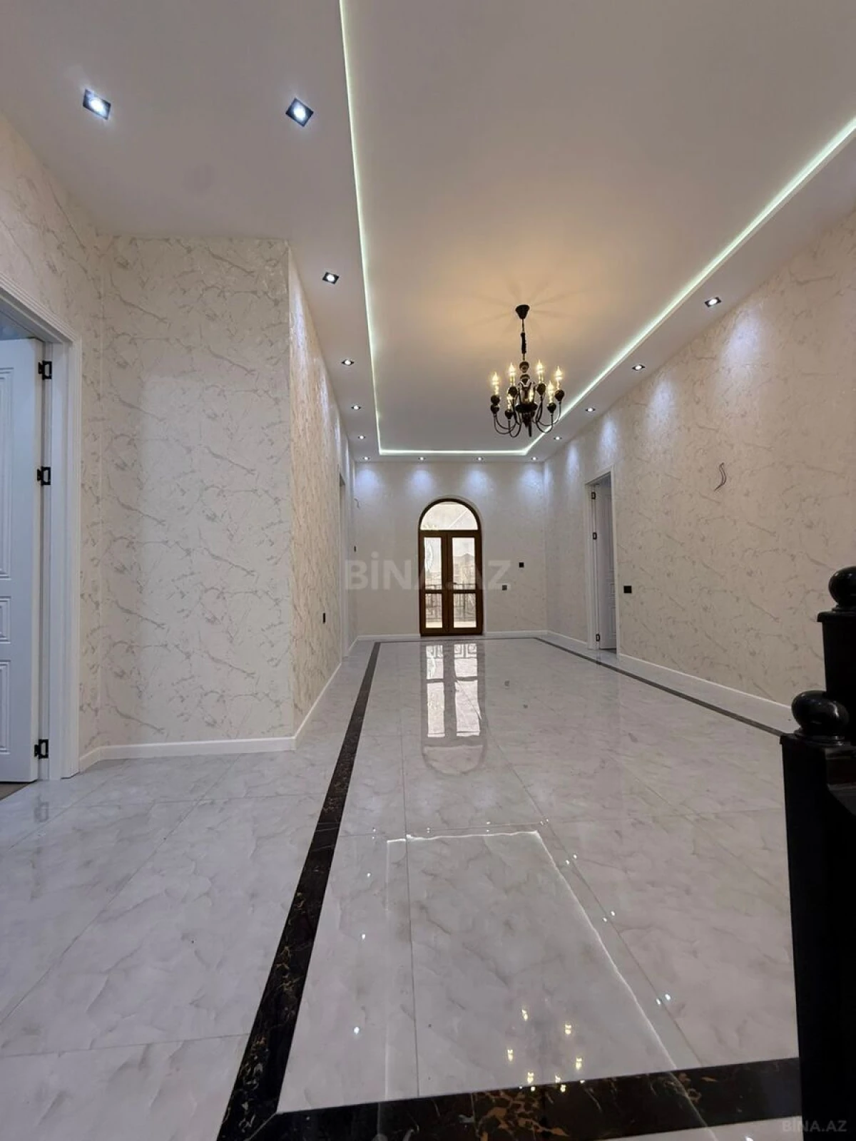 Satılır 6 otaqlı həyət evi 300 m²