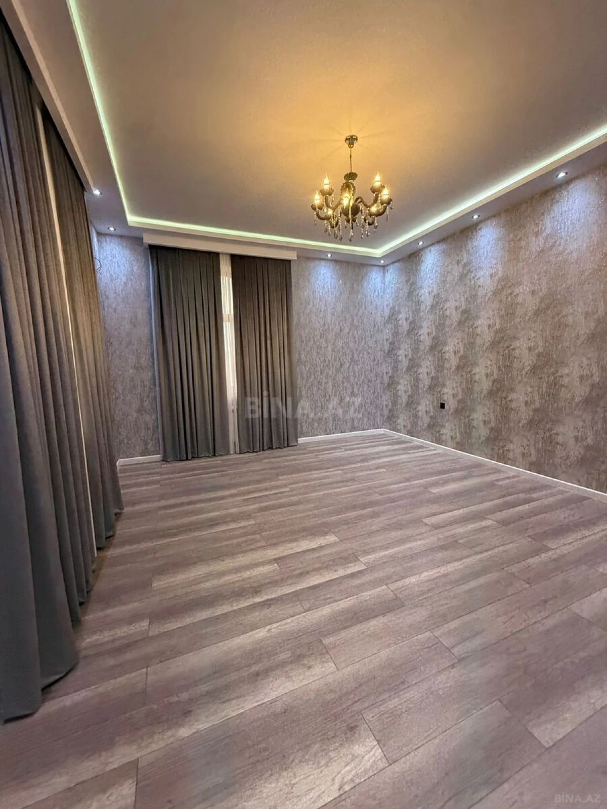 Satılır 6 otaqlı həyət evi 300 m²