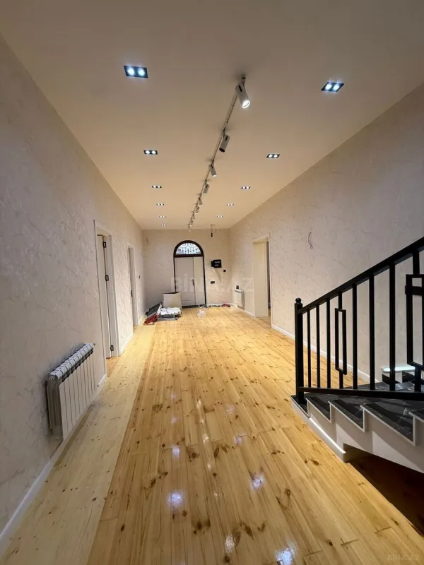 Satılır 6 otaqlı həyət evi 300 m²