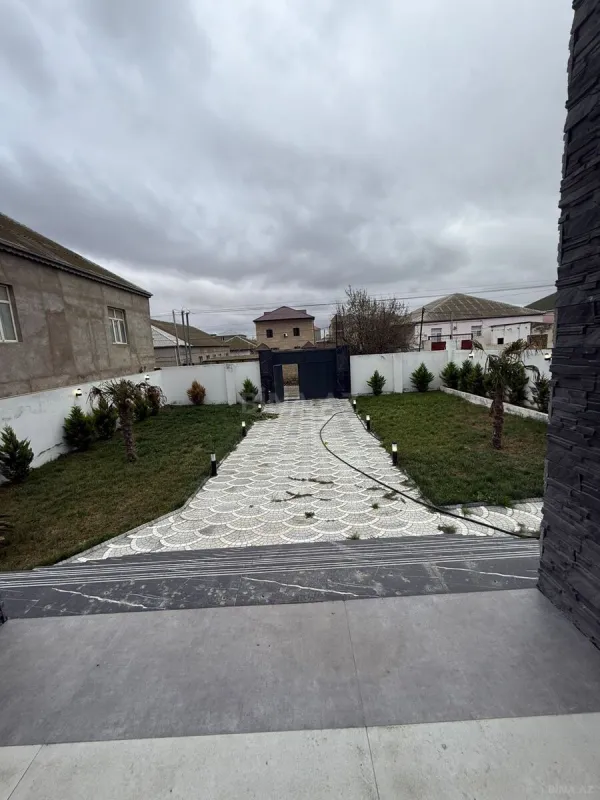 Satılır 6 otaqlı həyət evi 300 m²