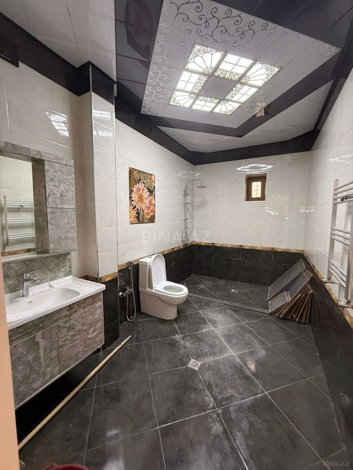 Satılır 6 otaqlı həyət evi 300 m²