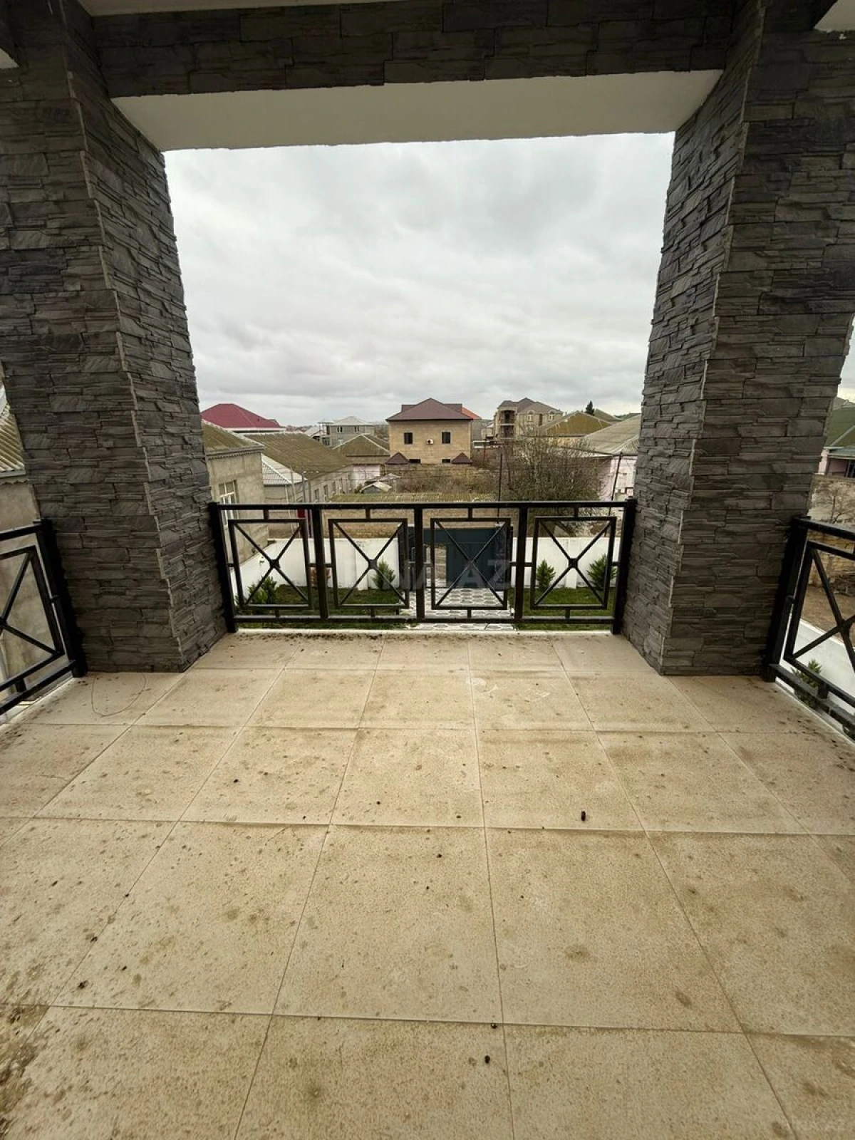 Satılır 6 otaqlı həyət evi 300 m²