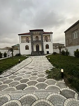 Satılır 6 otaqlı həyət evi 300 m²