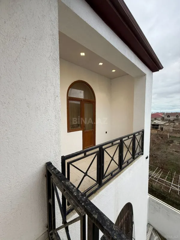 Satılır 6 otaqlı həyət evi 300 m²