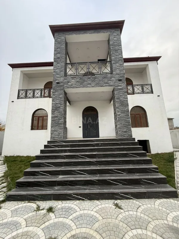 Satılır 6 otaqlı həyət evi 300 m²