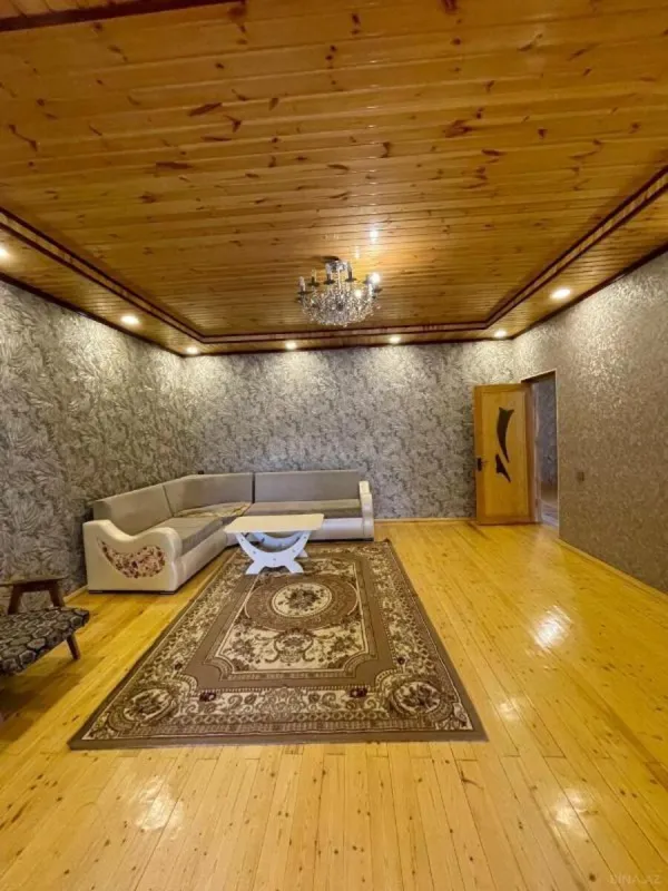 Satılır 6 otaqlı həyət evi 210 m²