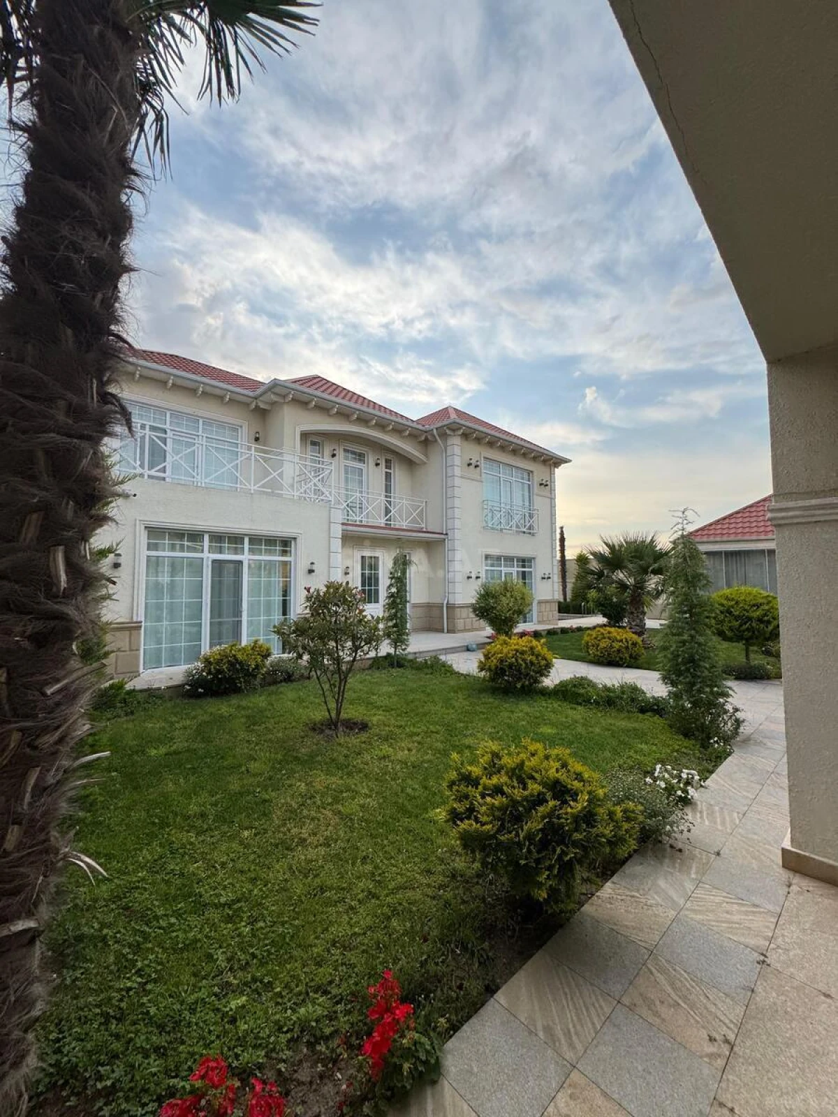 Kirayə verilir 5 otaqlı həyət evi 420 m²