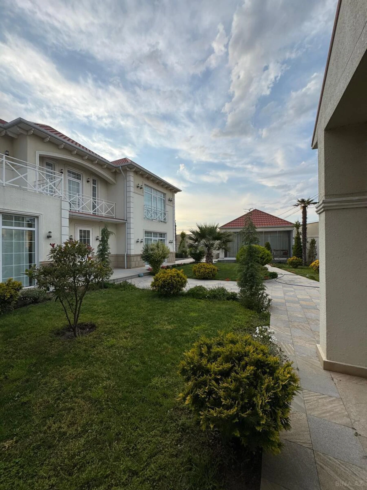 Kirayə verilir 5 otaqlı həyət evi 420 m²