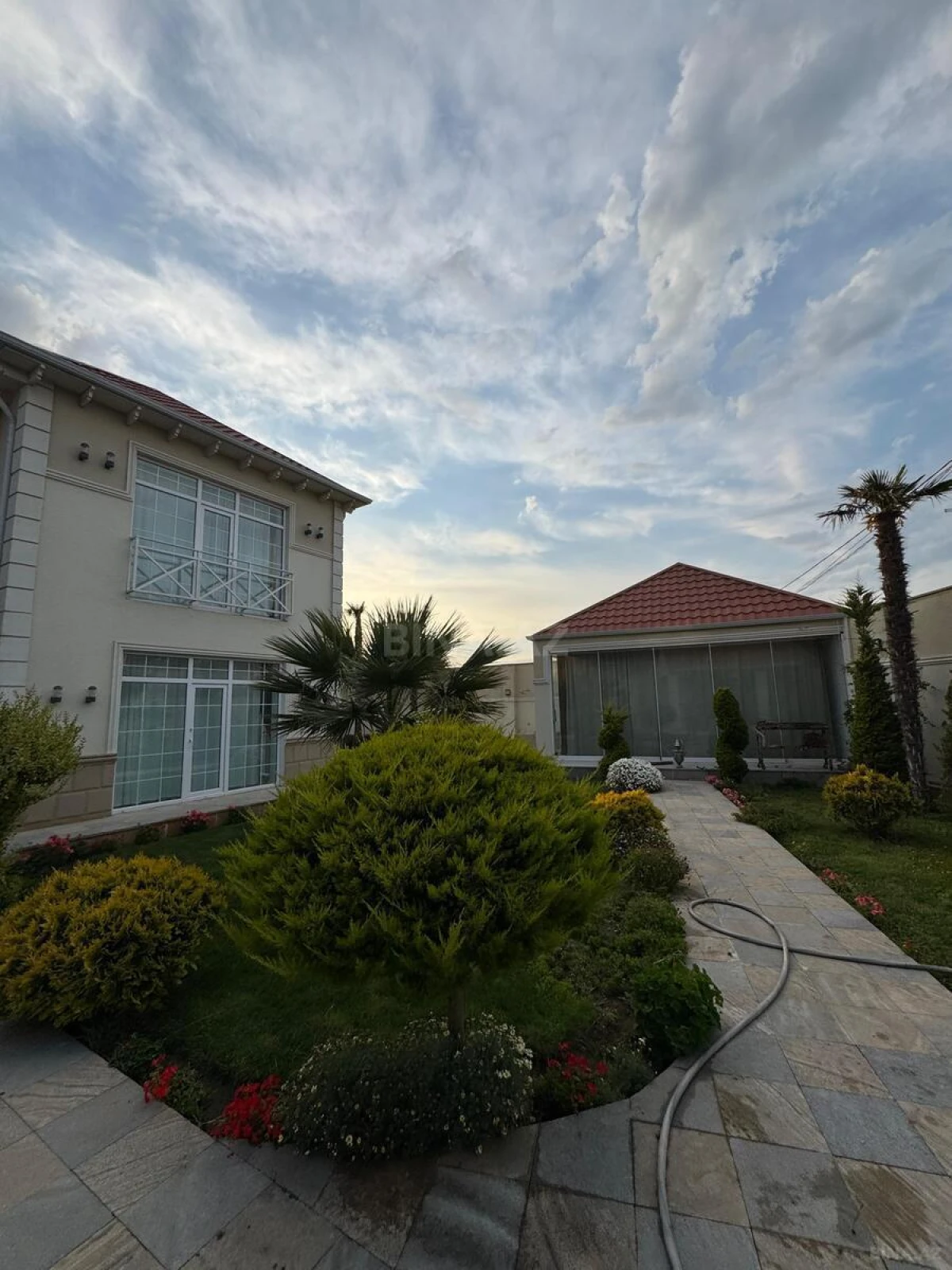 Kirayə verilir 5 otaqlı həyət evi 420 m²