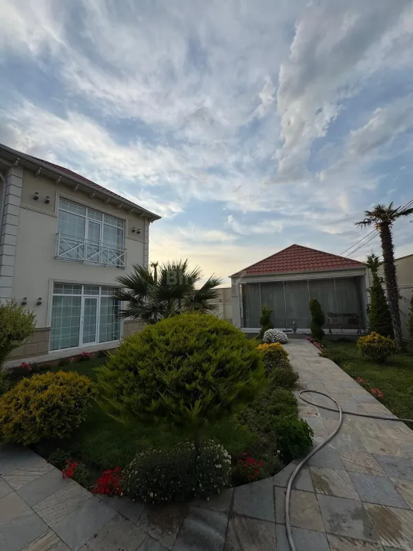 Kirayə verilir 5 otaqlı həyət evi 420 m²