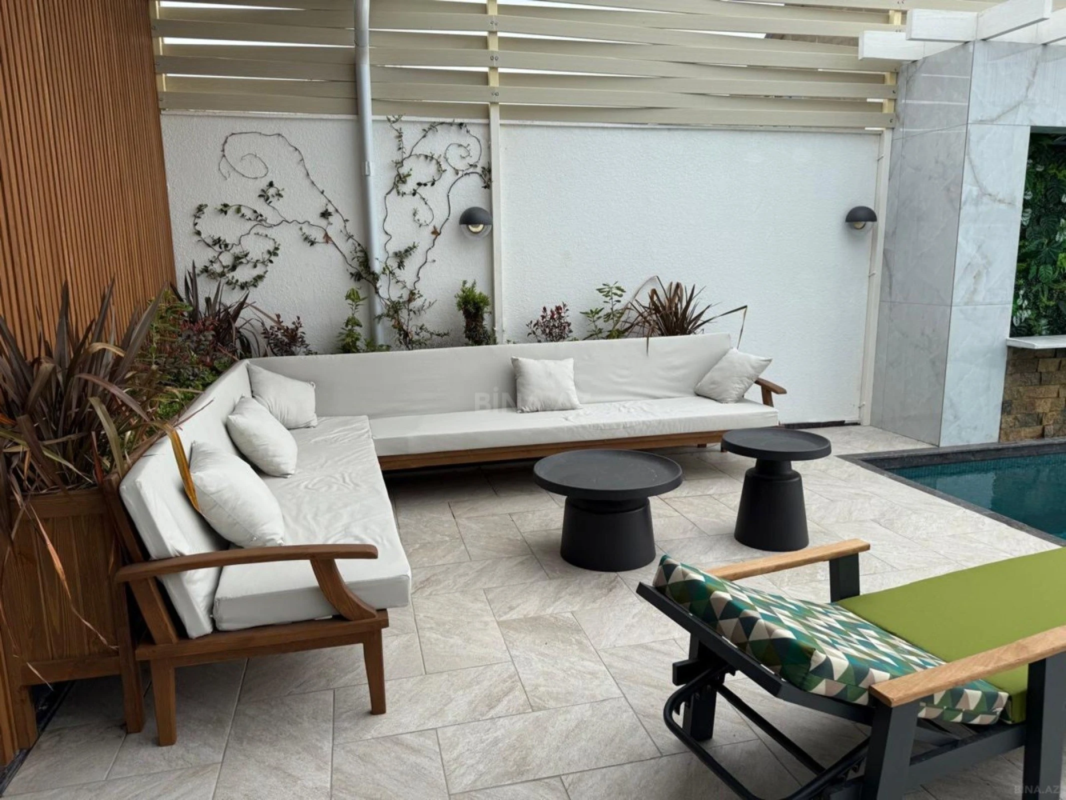 Kirayə verilir 6 otaqlı həyət evi 700 m²