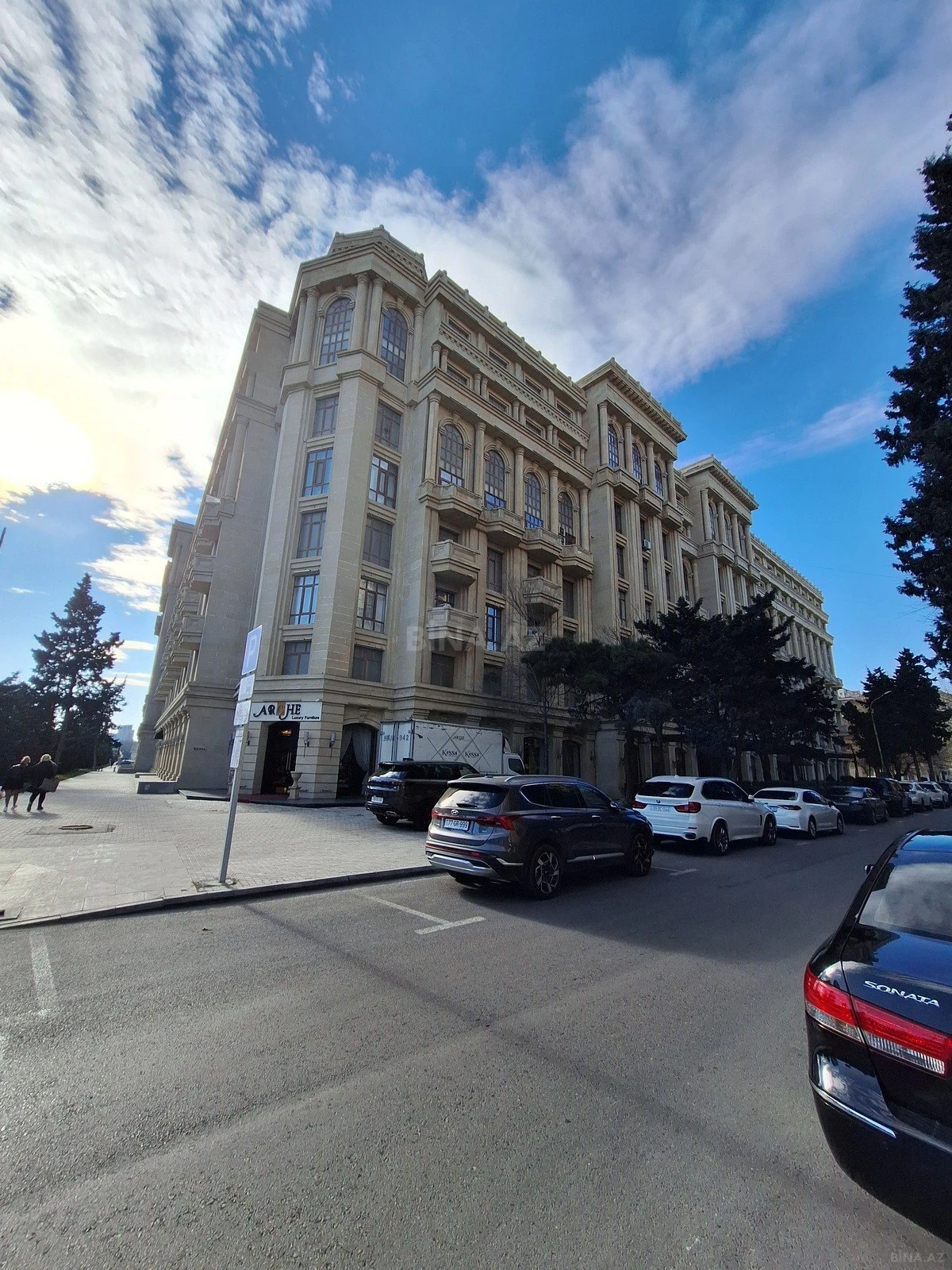 Satılır 4 otaqlı mənzil 202 m²