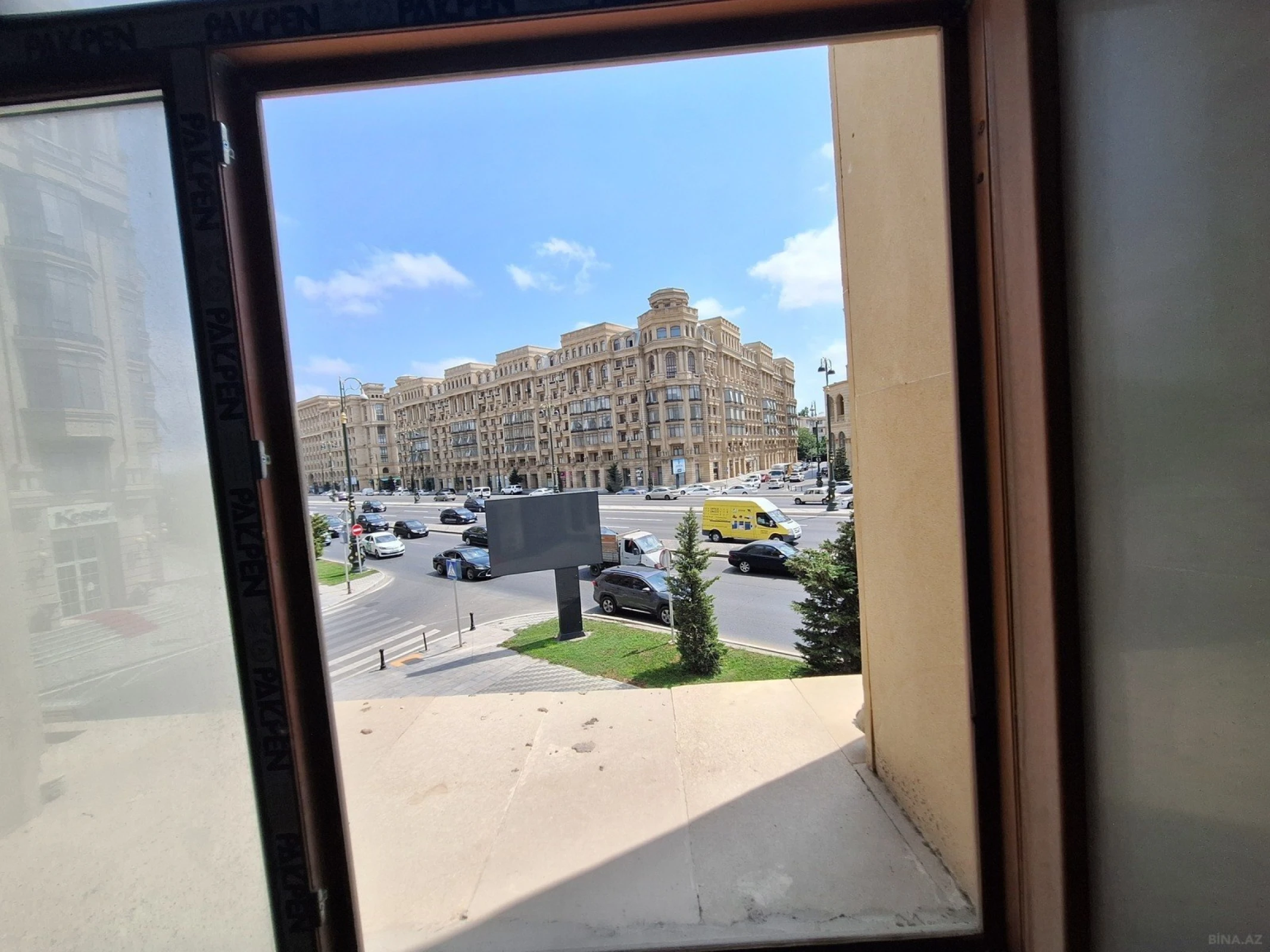 Satılır 4 otaqlı mənzil 202 m²