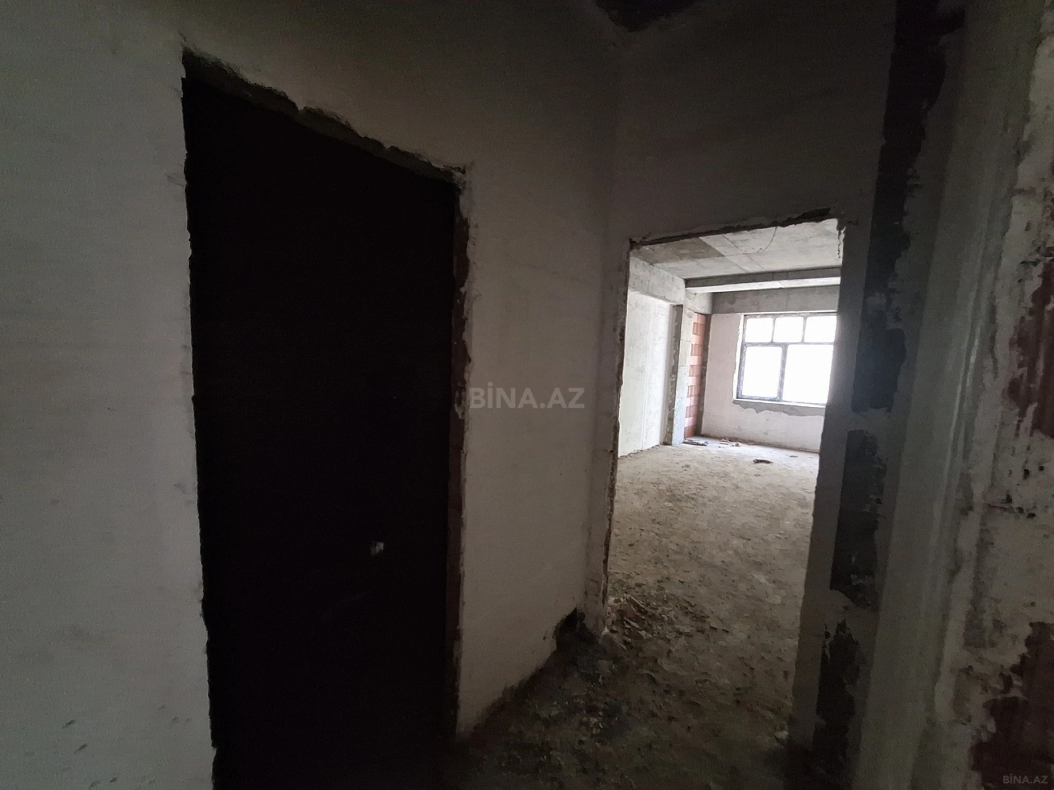 Satılır 4 otaqlı mənzil 202 m²