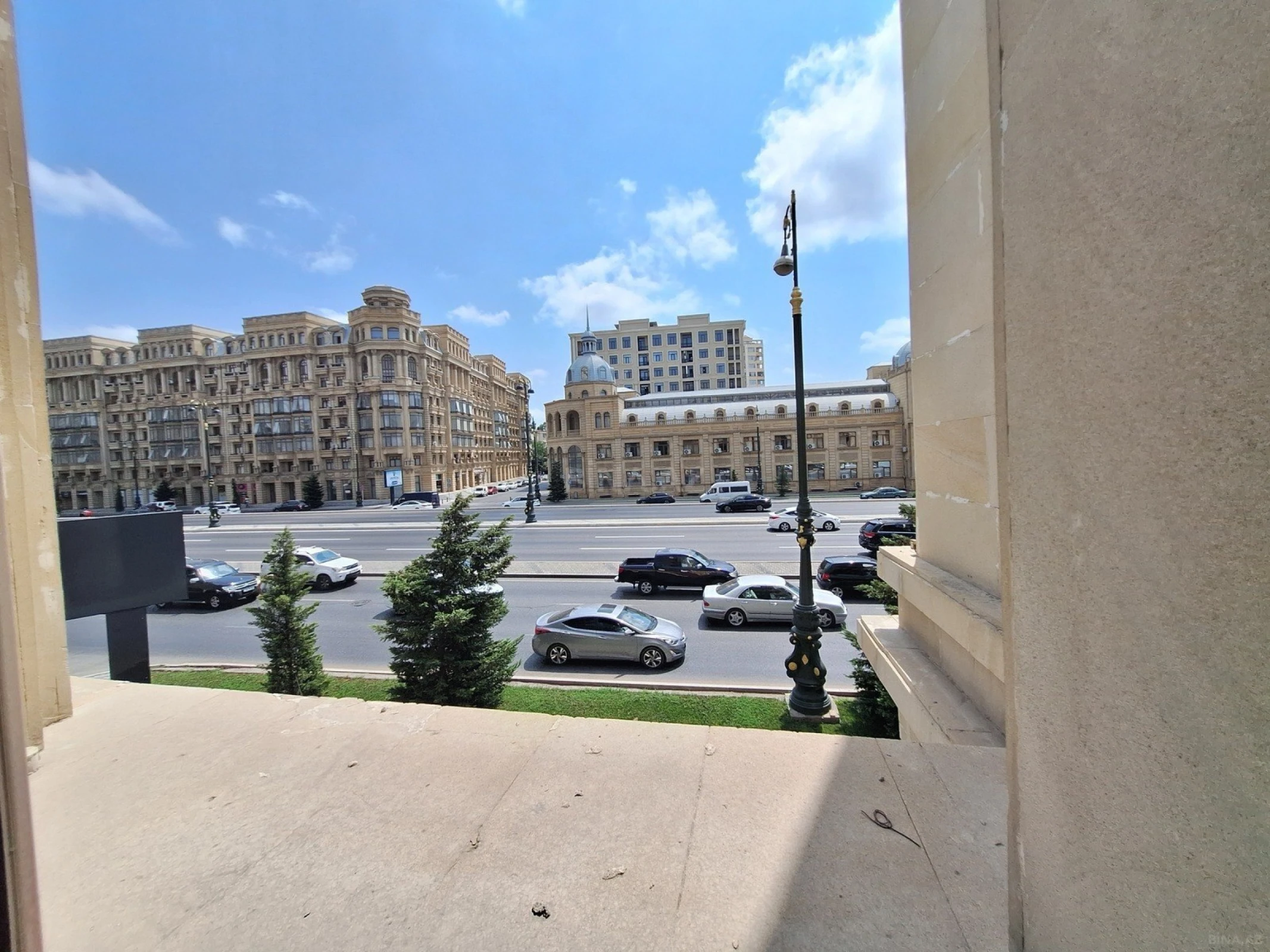 Satılır 4 otaqlı mənzil 202 m²