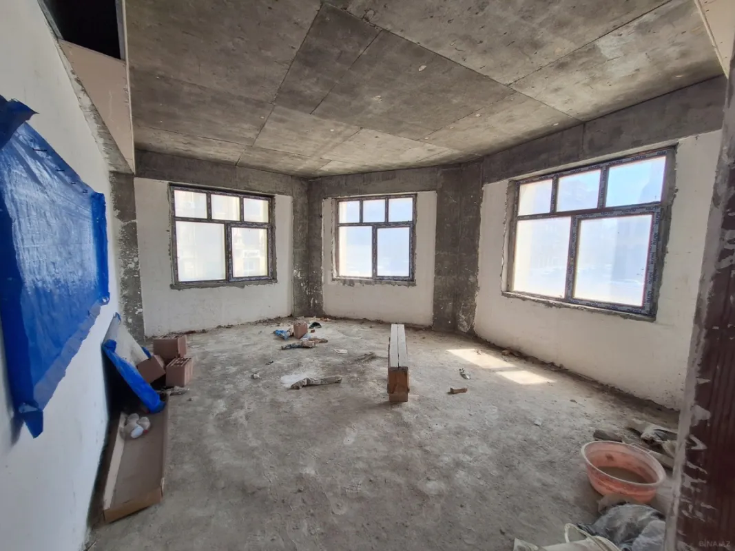 Satılır 4 otaqlı mənzil 202 m²