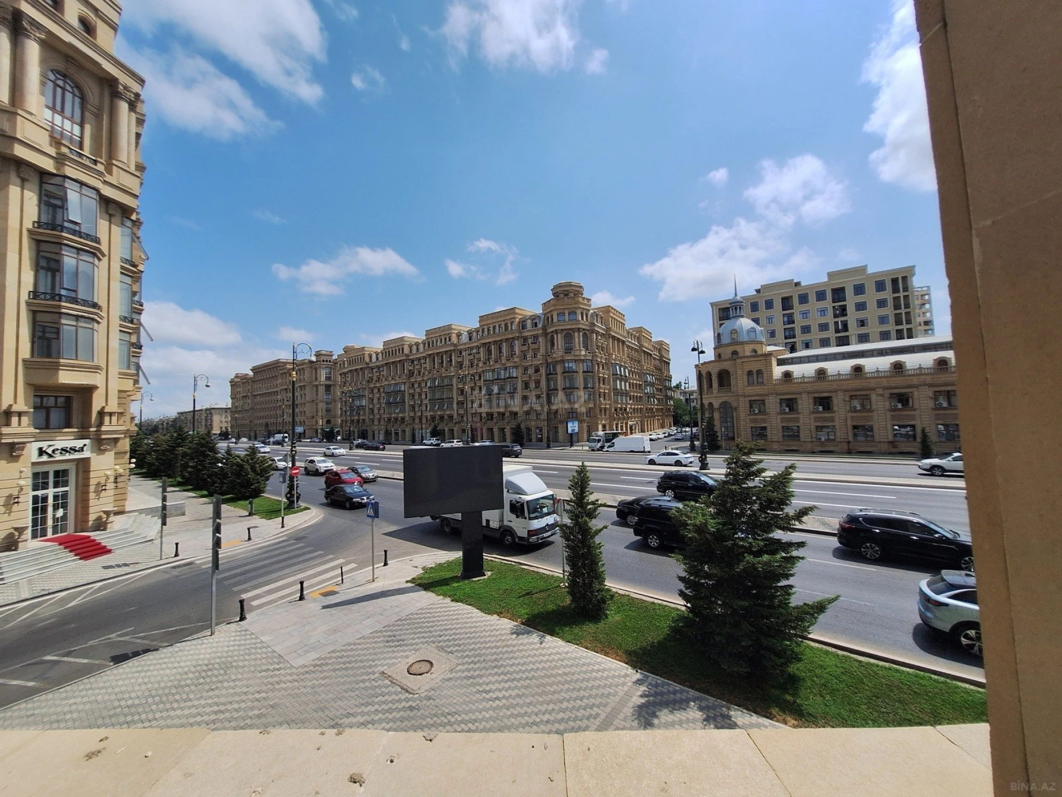 Satılır 4 otaqlı mənzil 202 m²