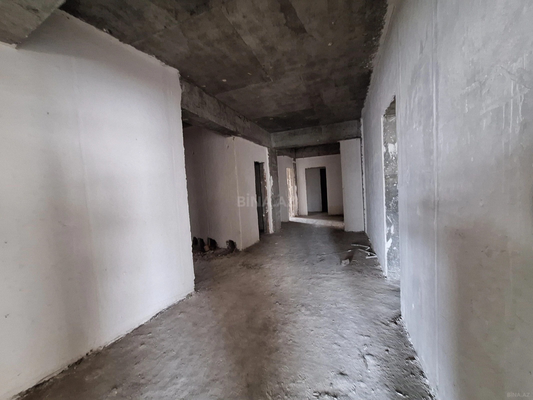 Satılır 4 otaqlı mənzil 202 m²