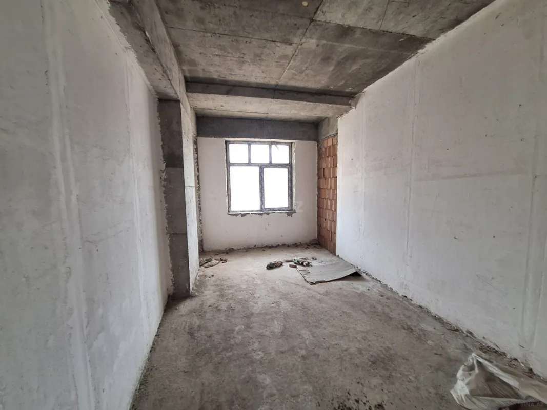 Satılır 4 otaqlı mənzil 202 m²