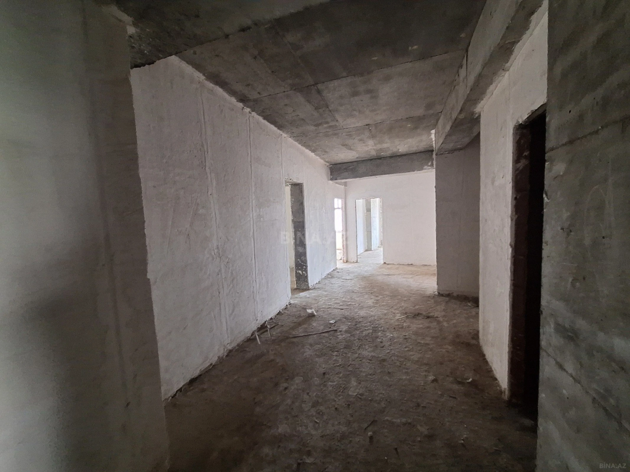 Satılır 4 otaqlı mənzil 202 m²