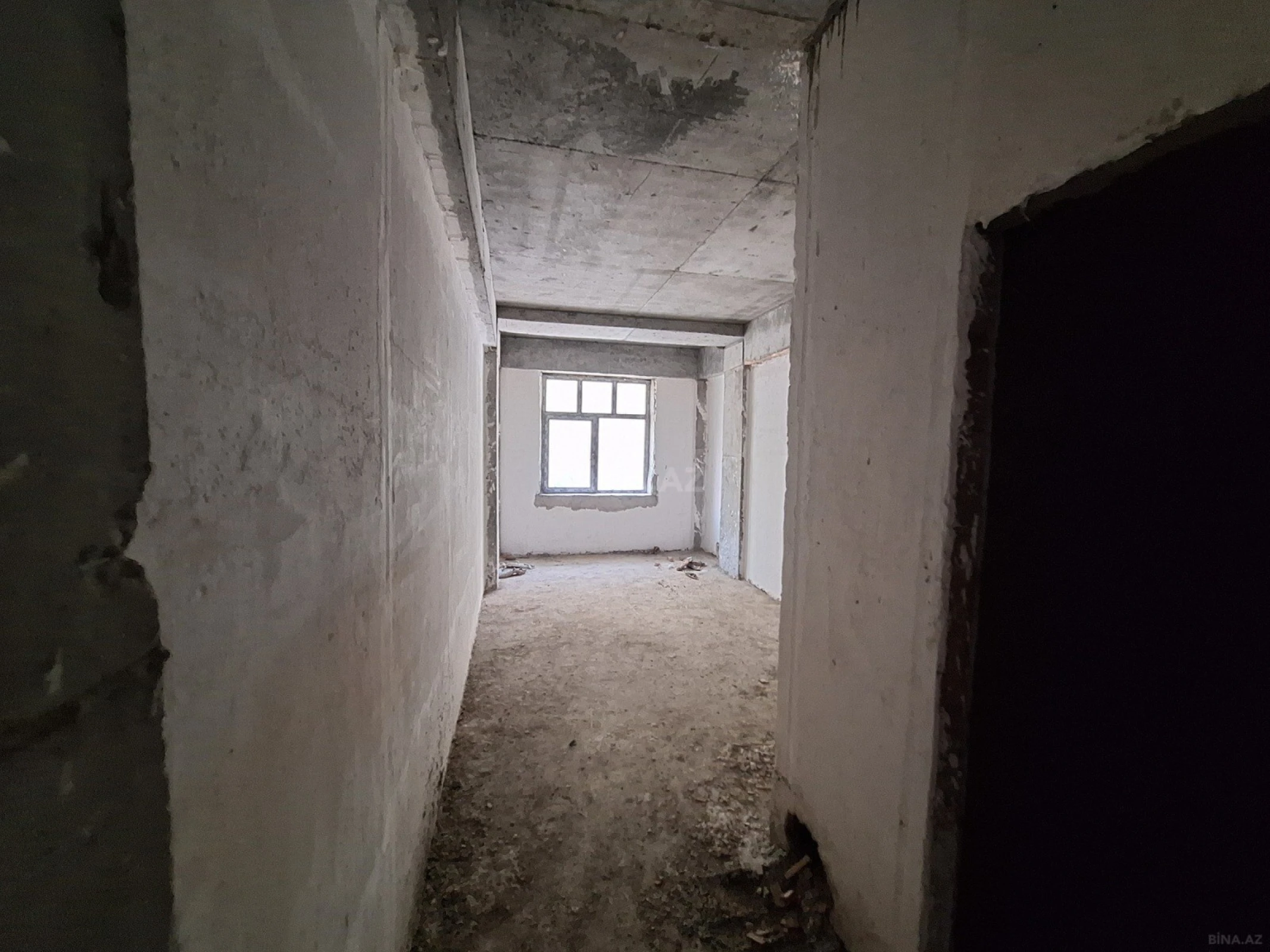 Satılır 4 otaqlı mənzil 202 m²