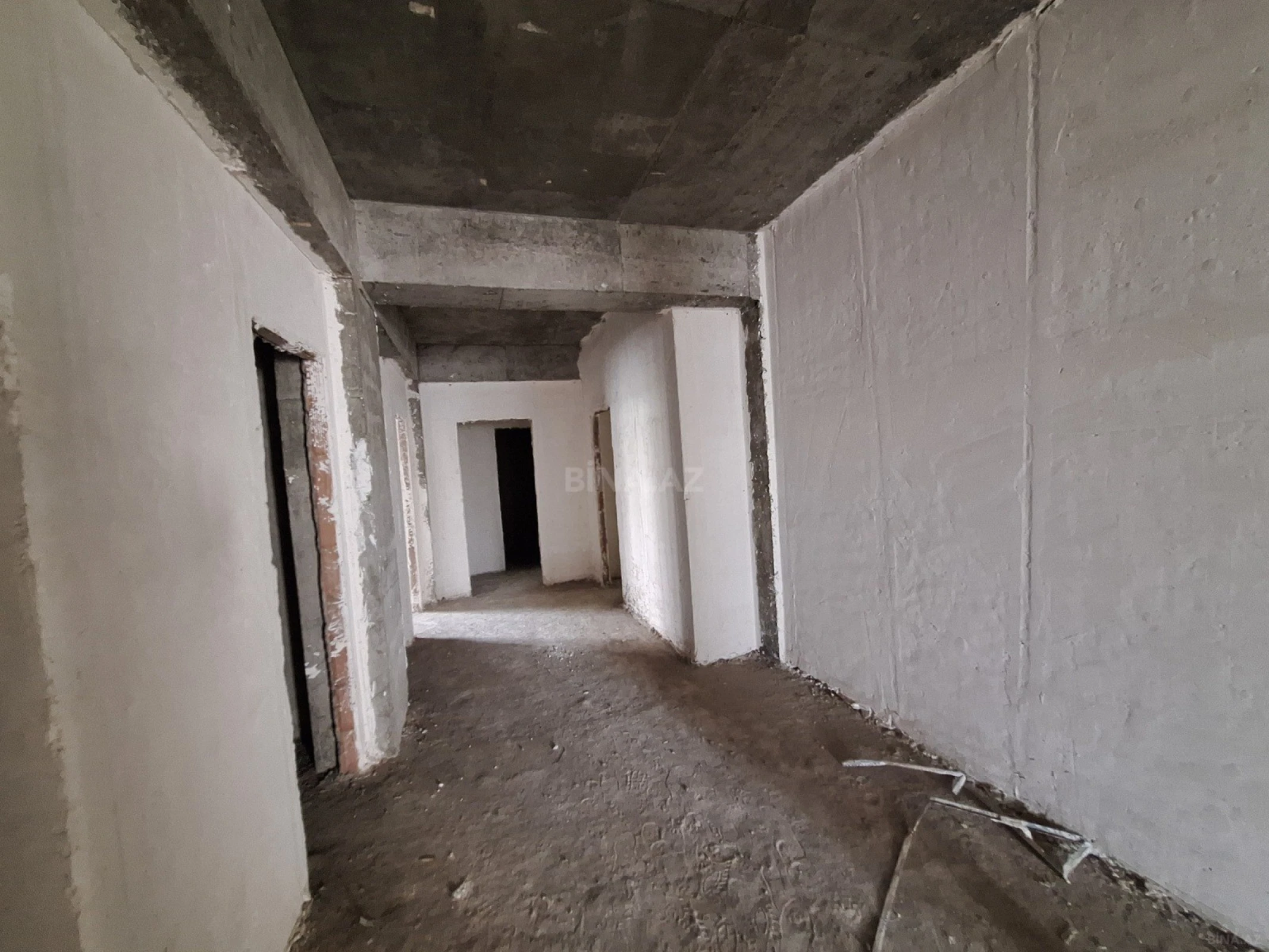 Satılır 4 otaqlı mənzil 202 m²