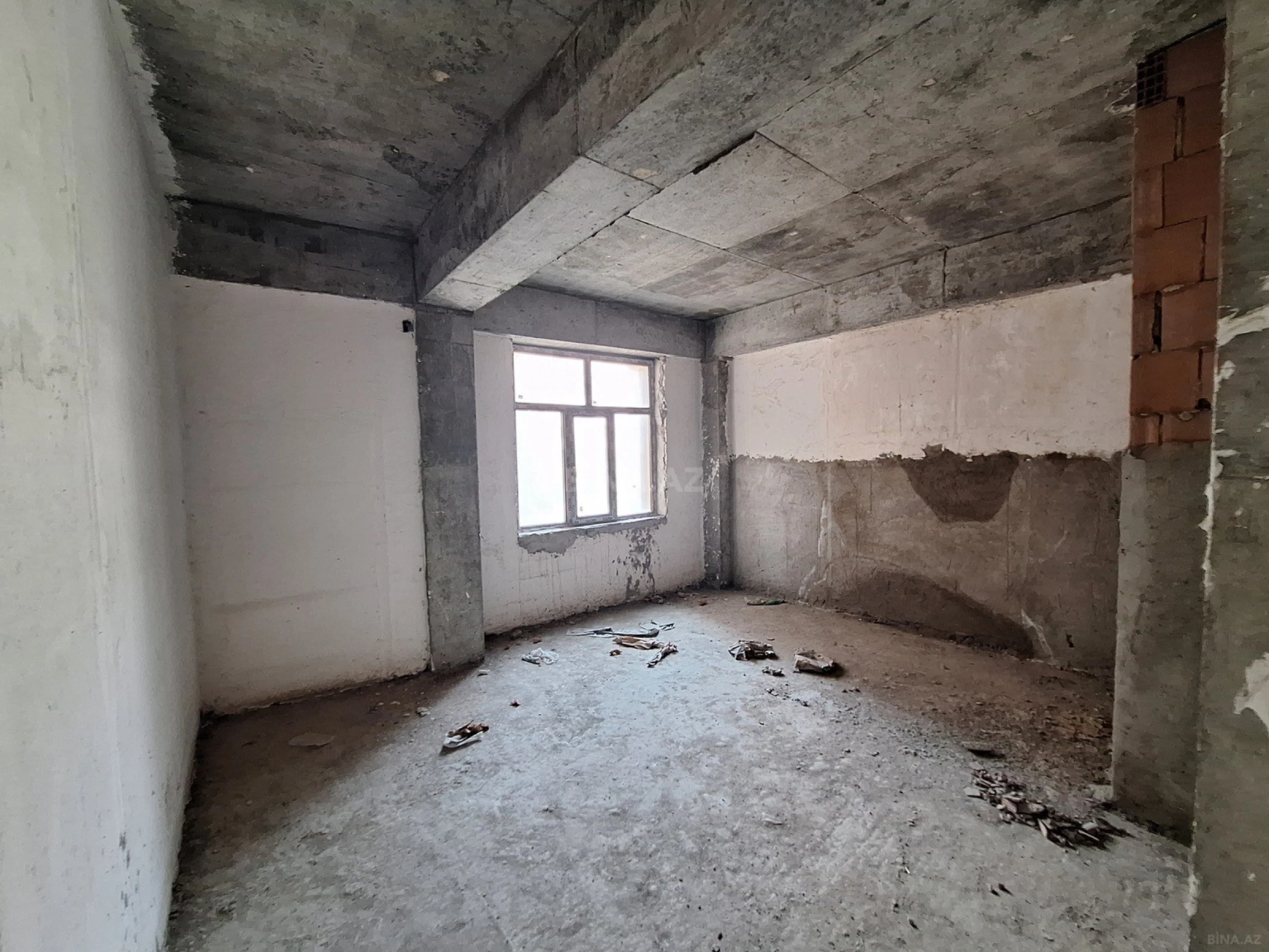 Satılır 4 otaqlı mənzil 202 m²