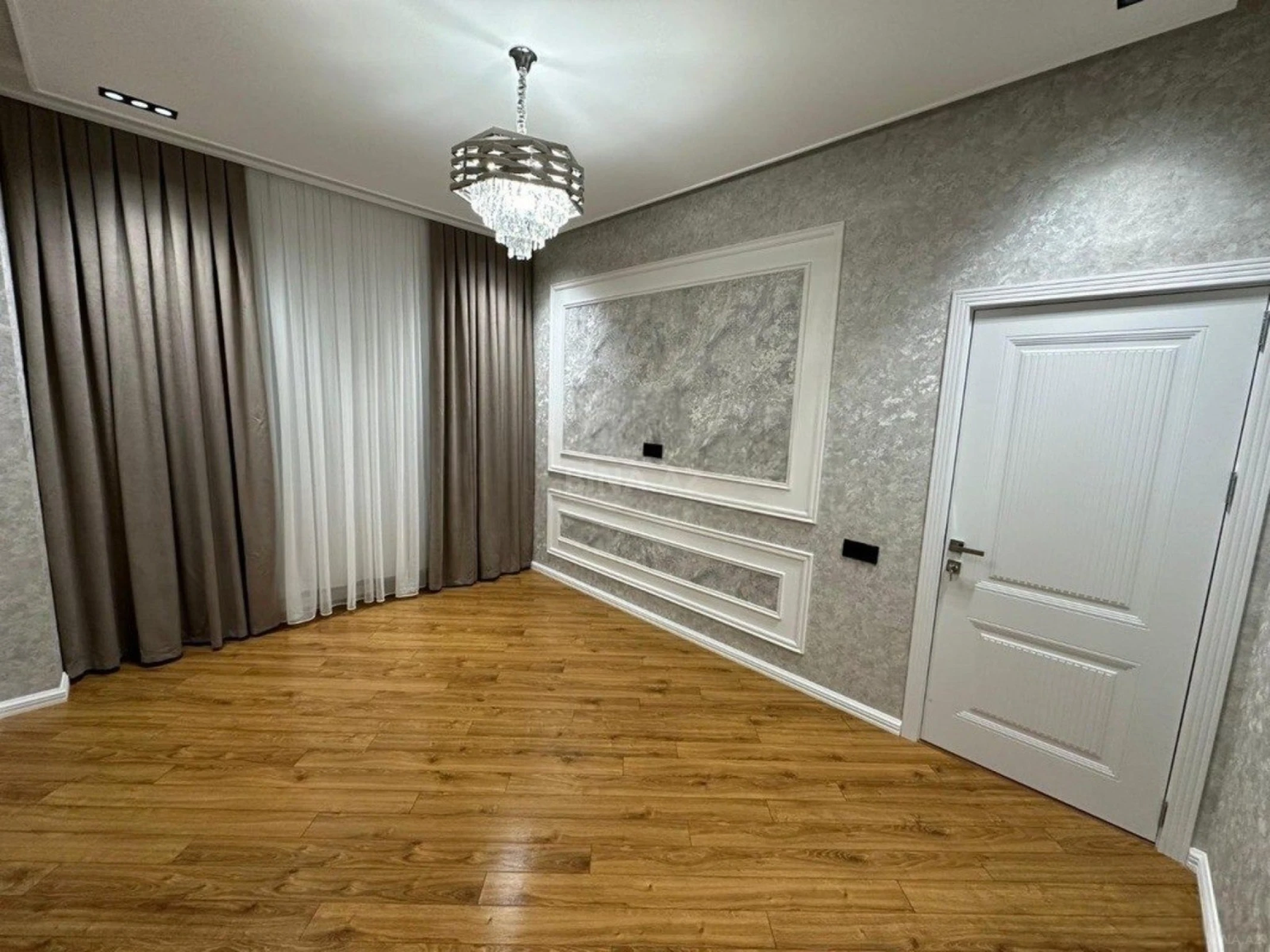 Satılır 2 otaqlı mənzil 80 m²