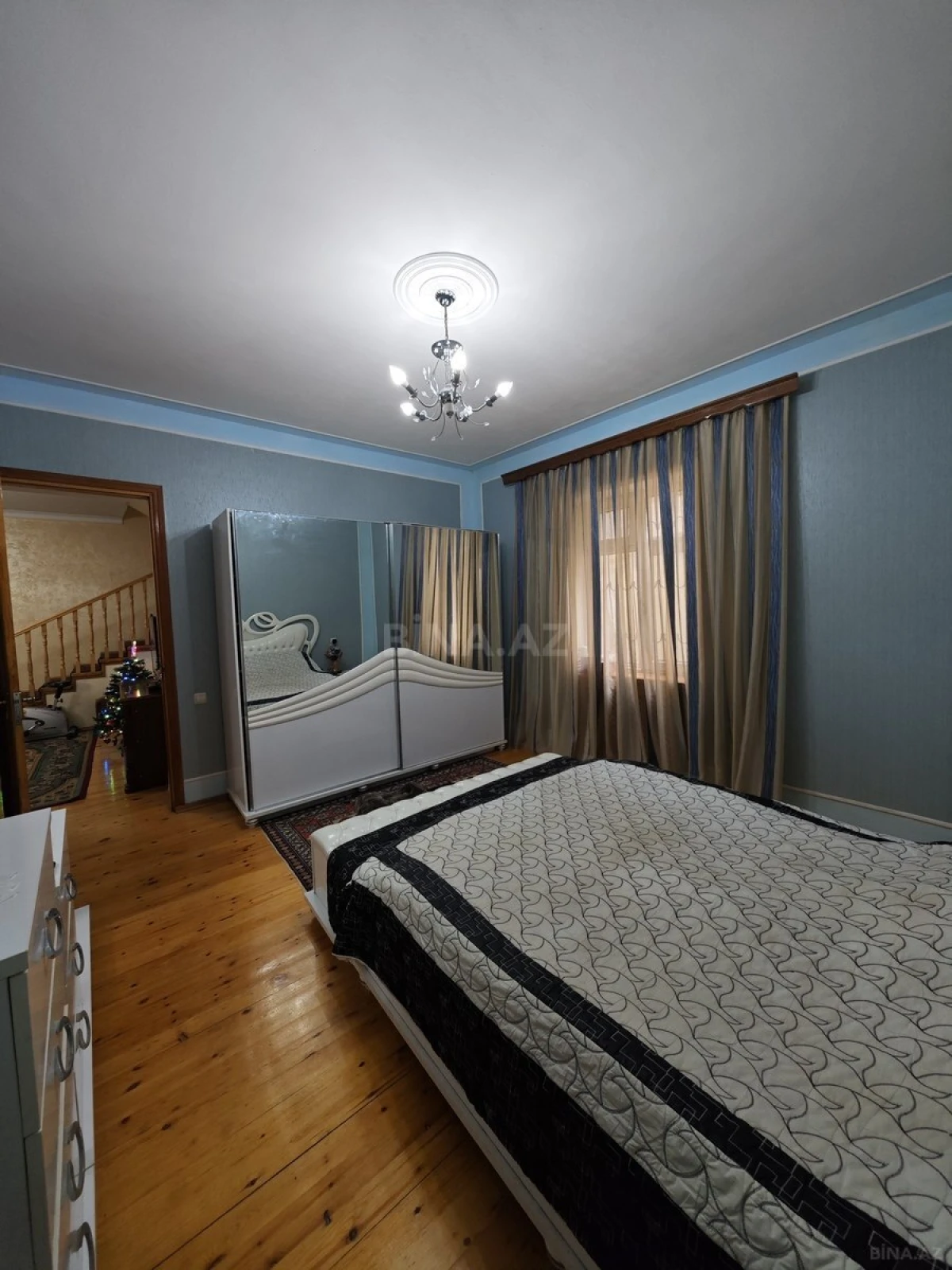 Satılır 5 otaqlı həyət evi 260 m²