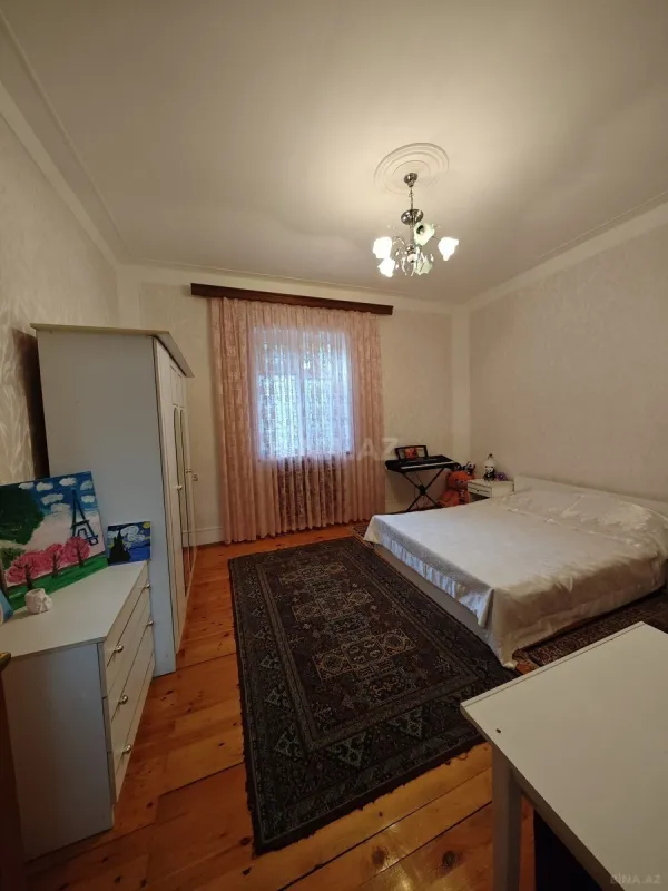 Satılır 5 otaqlı həyət evi 260 m²