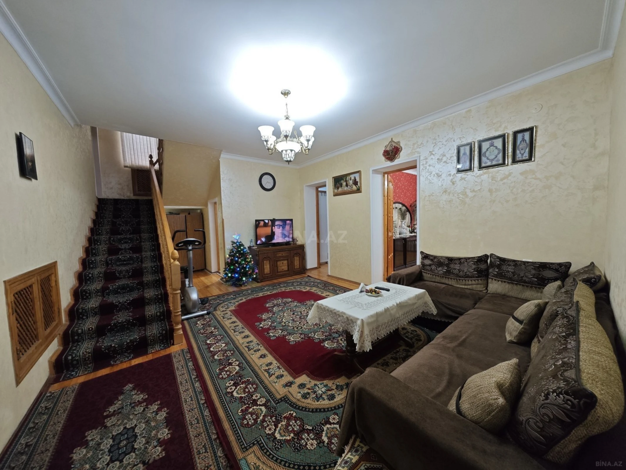 Satılır 5 otaqlı həyət evi 260 m²