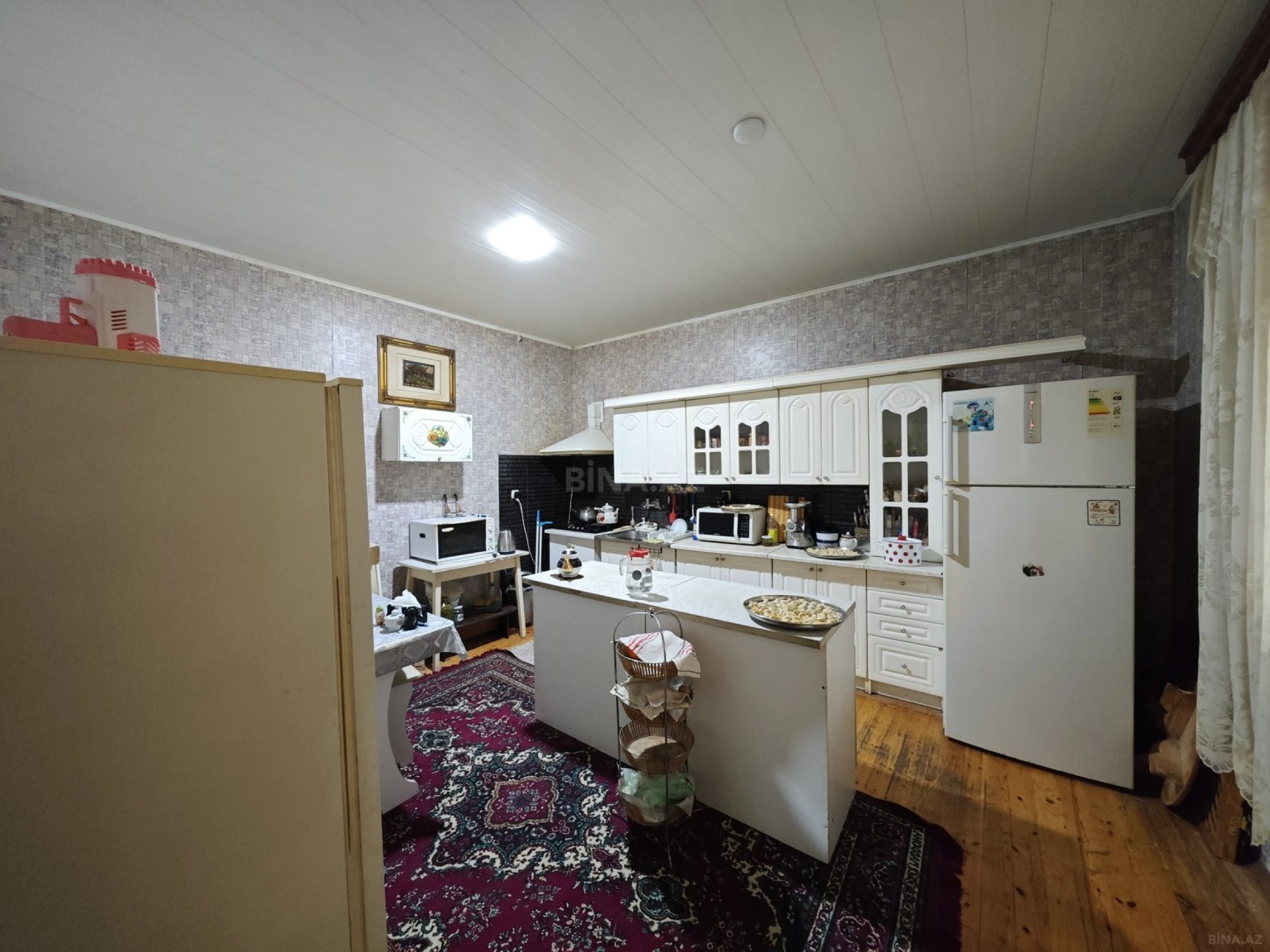 Satılır 5 otaqlı həyət evi 260 m²