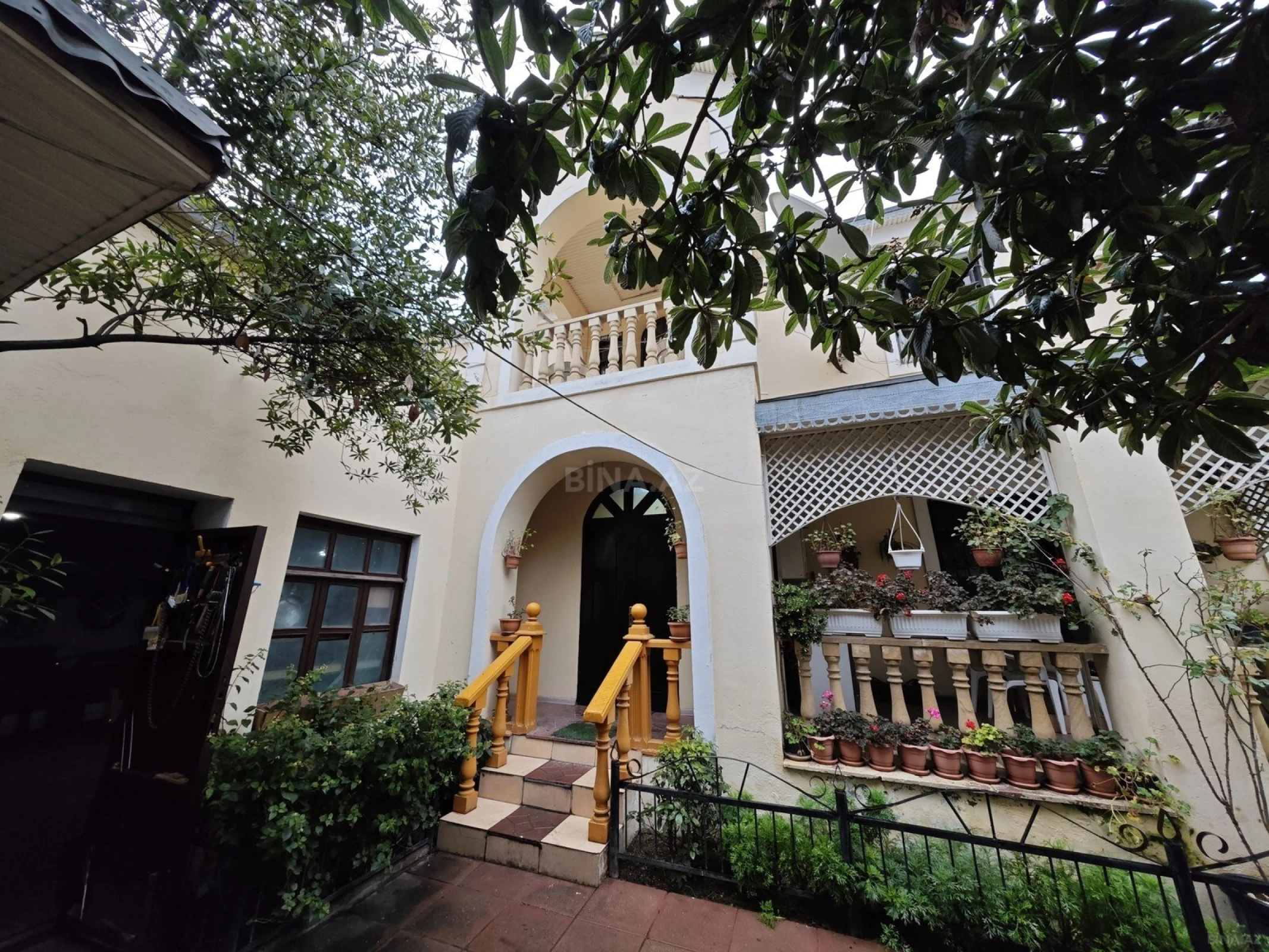 Satılır 5 otaqlı həyət evi 260 m²