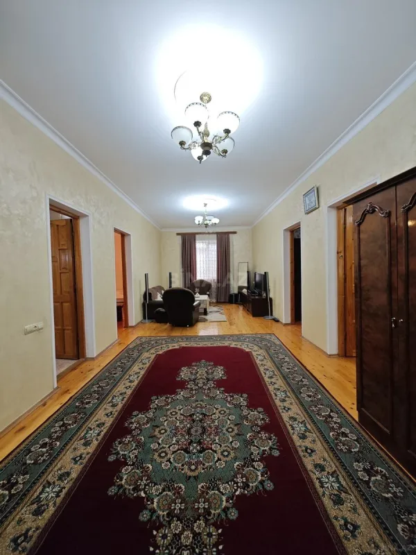 Satılır 5 otaqlı həyət evi 260 m²