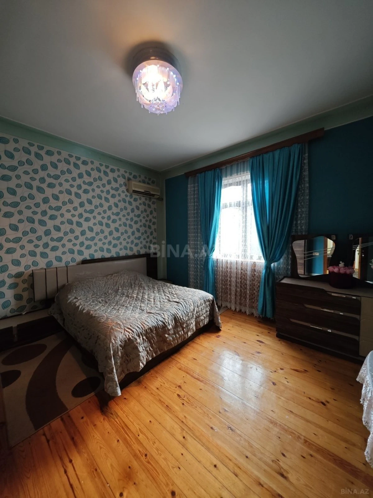Satılır 5 otaqlı həyət evi 260 m²
