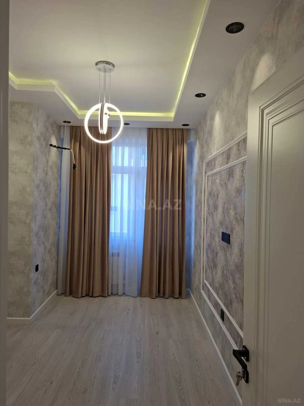 Satılır 2 otaqlı mənzil 86 m²