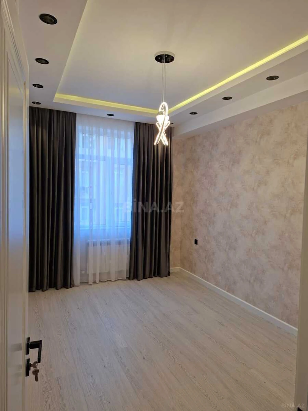 Satılır 2 otaqlı mənzil 86 m²