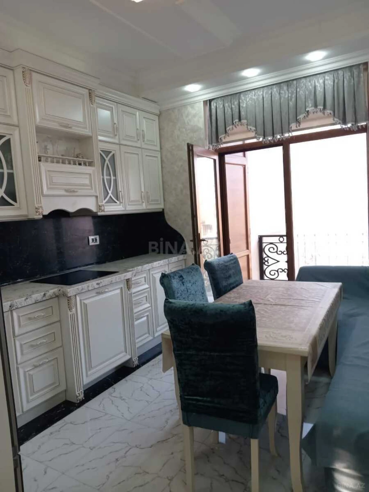 Kirayə verilir 2 otaqlı mənzil 70 m²