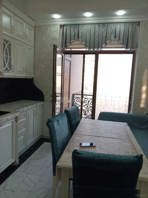 Kirayə verilir 2 otaqlı mənzil 70 m²
