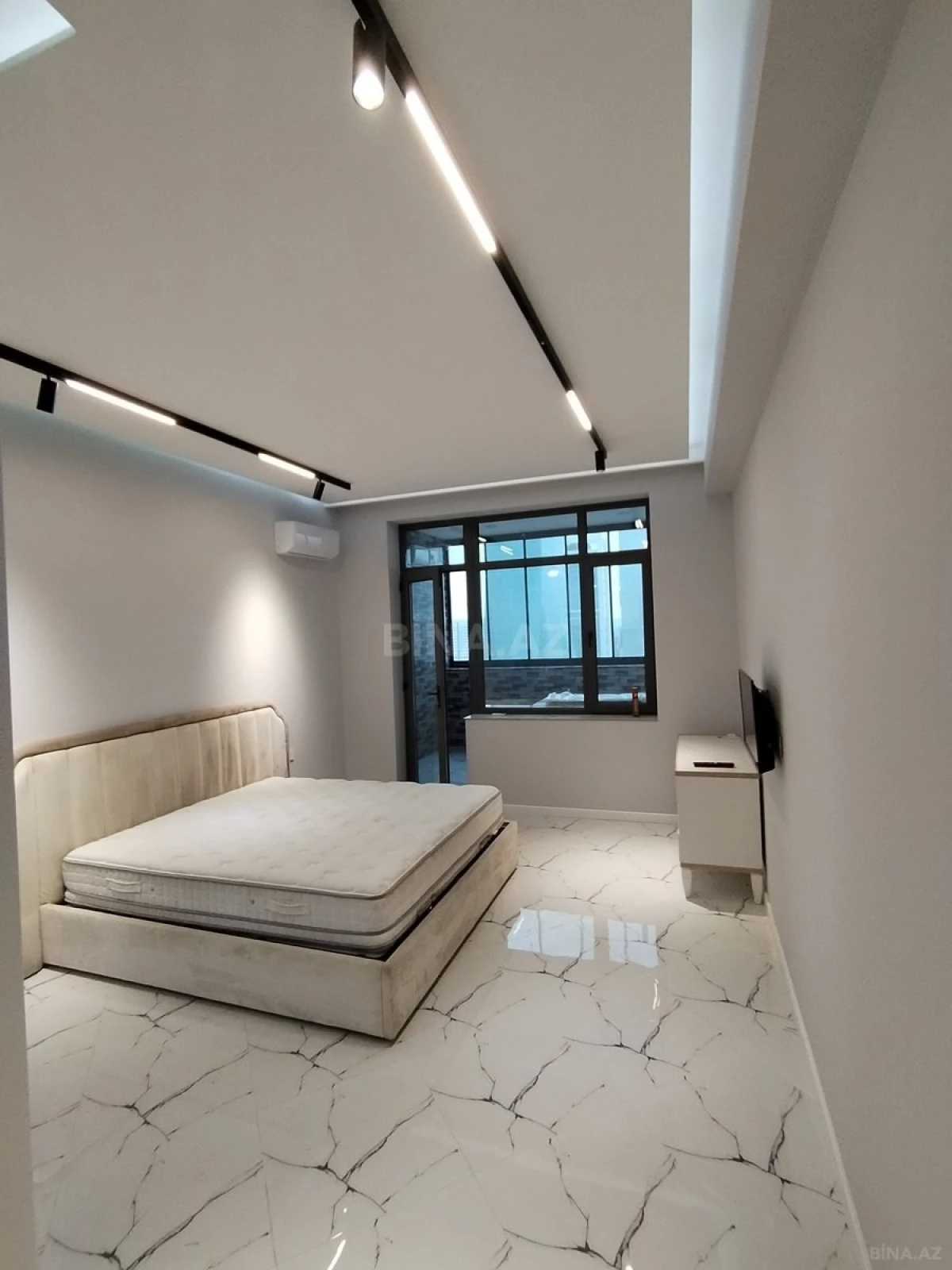Satılır 2 otaqlı mənzil 92 m²