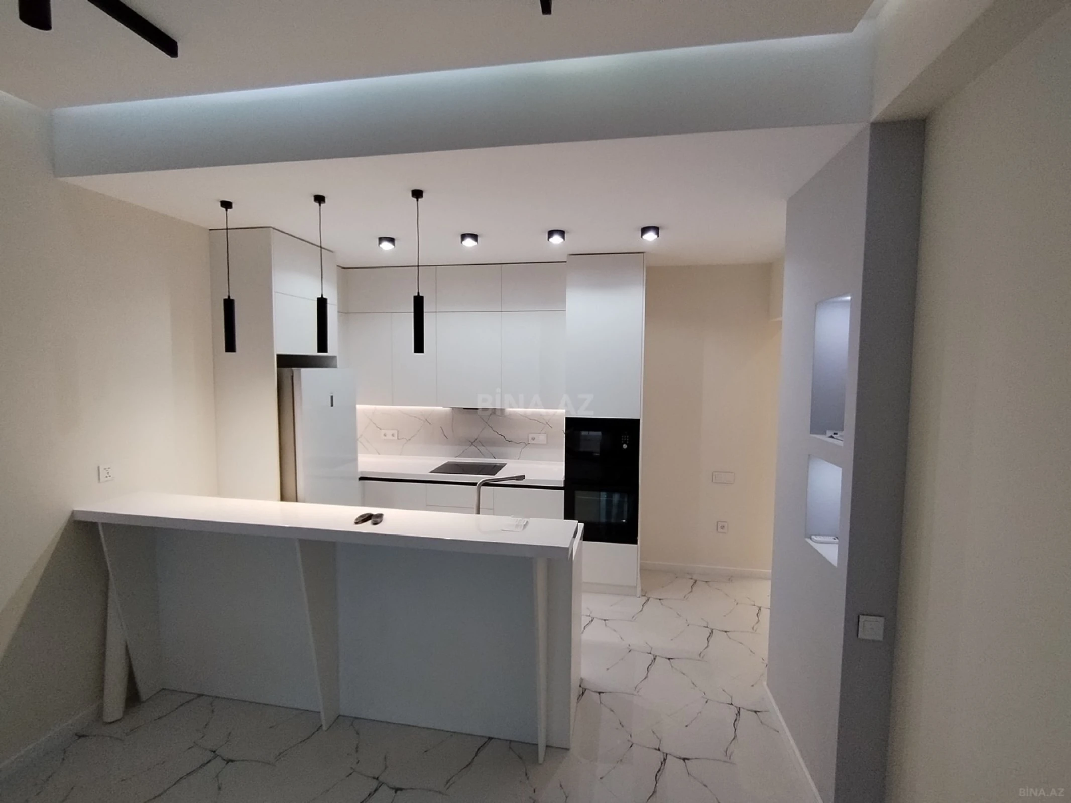 Satılır 2 otaqlı mənzil 92 m²