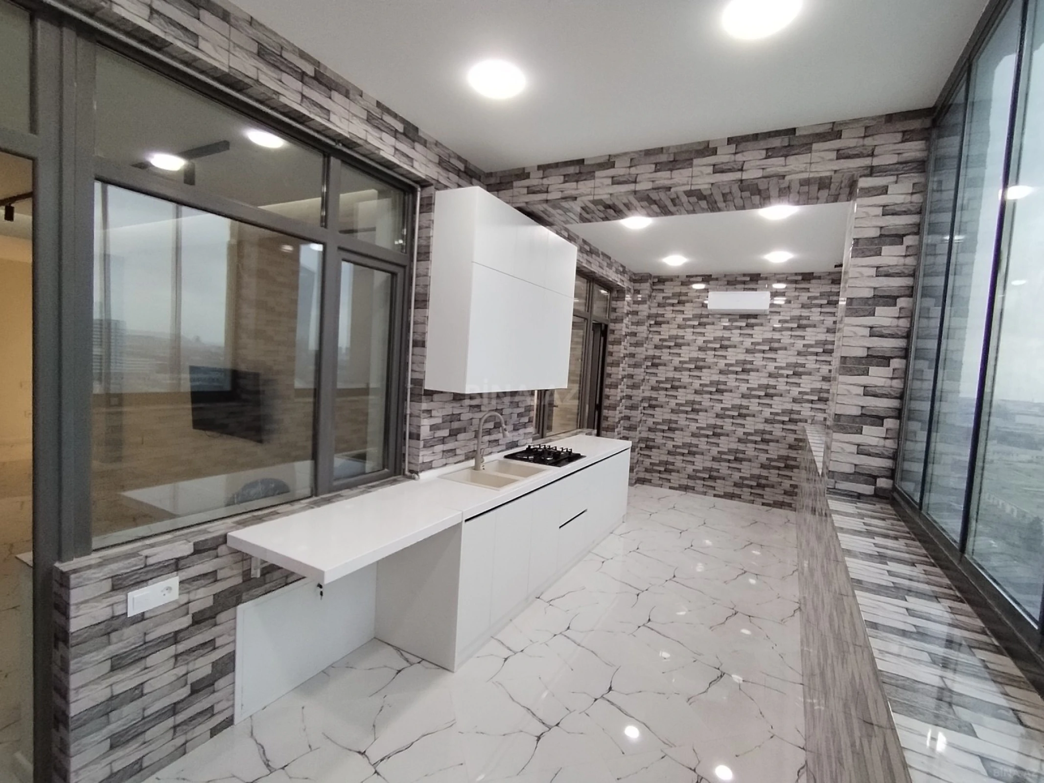 Satılır 2 otaqlı mənzil 92 m²