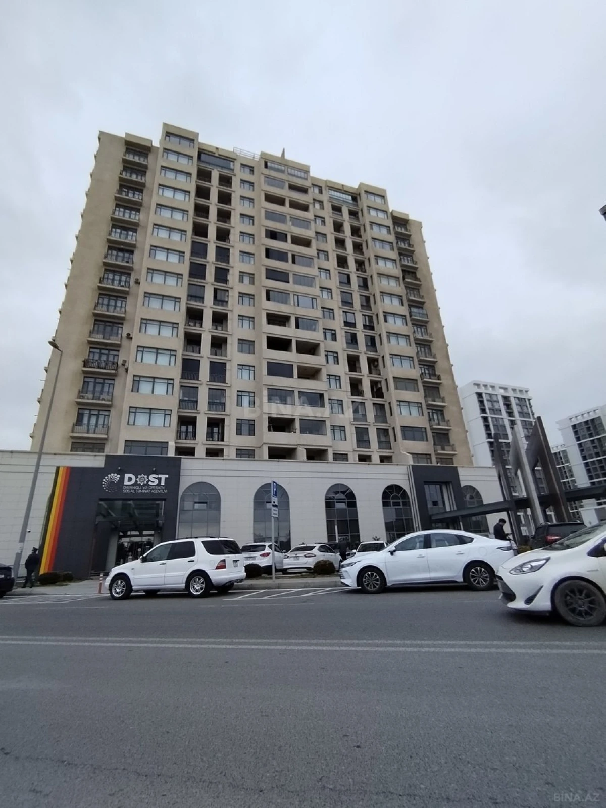 Satılır 2 otaqlı mənzil 92 m²