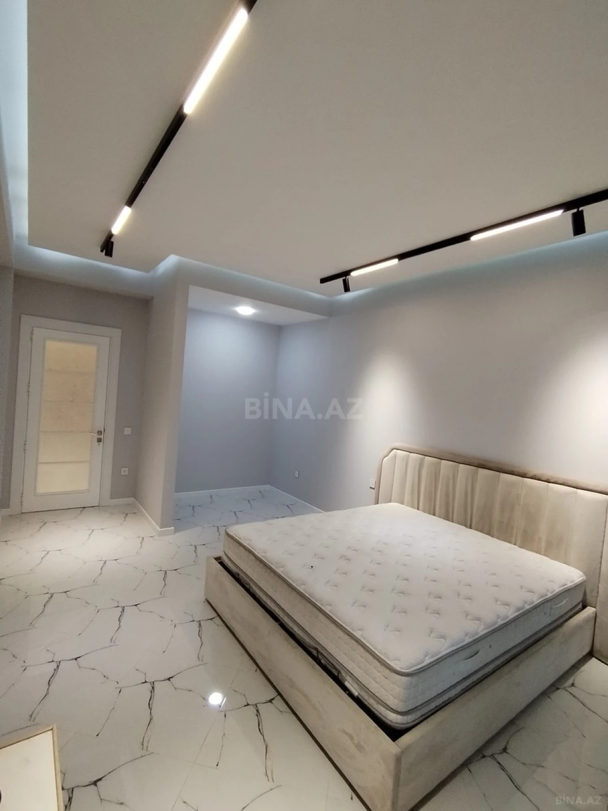 Satılır 2 otaqlı mənzil 92 m²